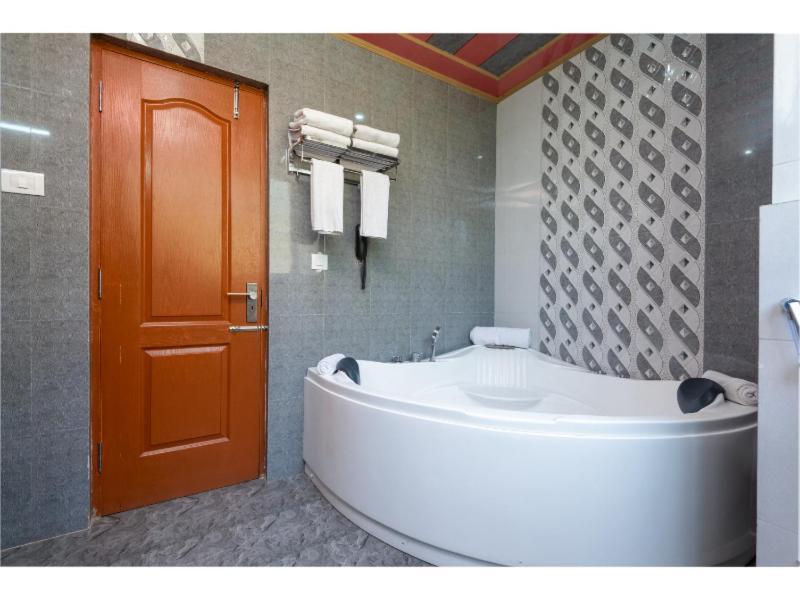 Hotel Shiva Sanctuary By Dls Hotels, Mcleod Ganj ダラムシャーラー エクステリア 写真